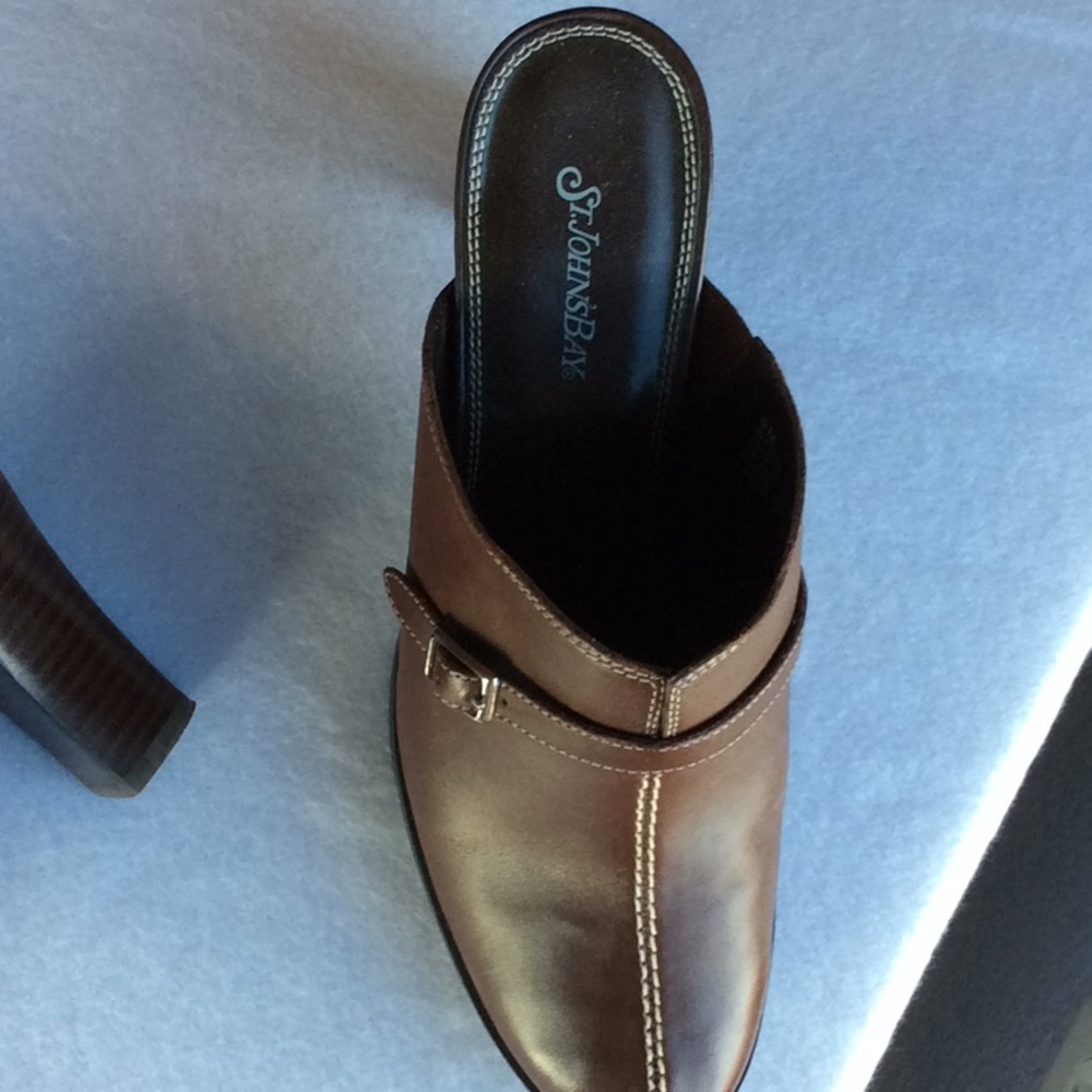 Shoes - Picture 2 of 4